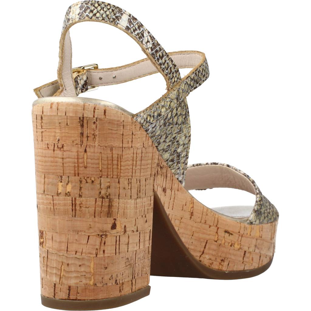 STONEFLY CAROL  ANACONDA en color   (3)