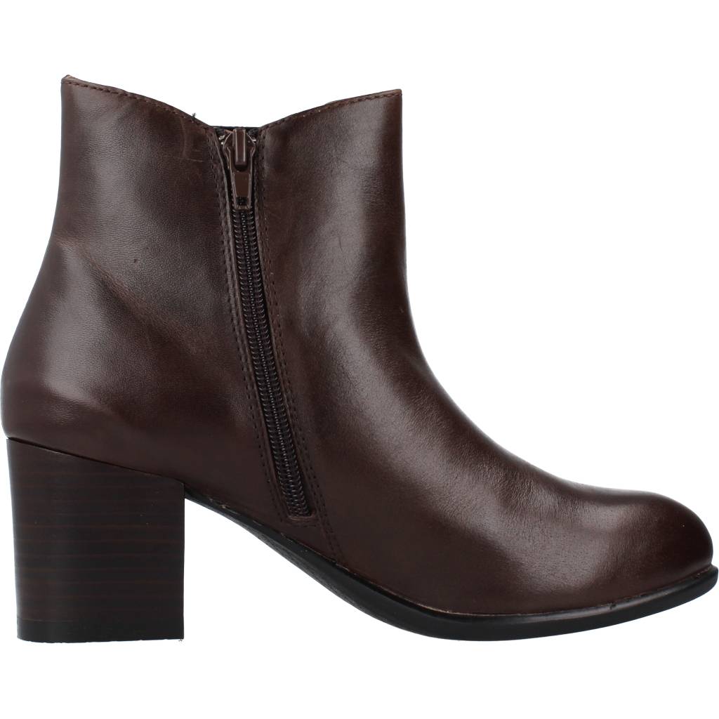 STONEFLY  MOLLY  CALF en color   (4)