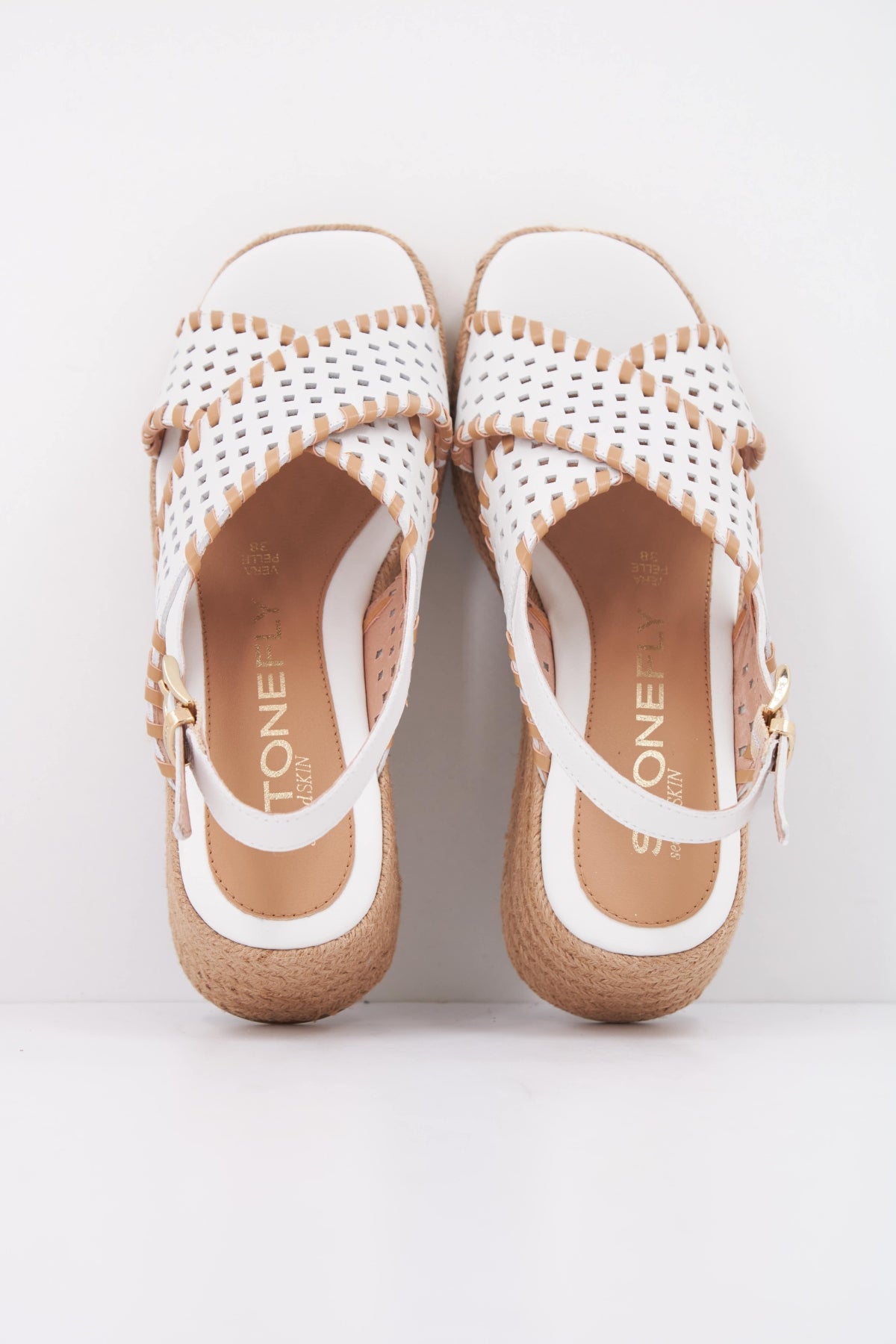 STONEFLY  IVORY  NAPPA LTH  en color   (3)