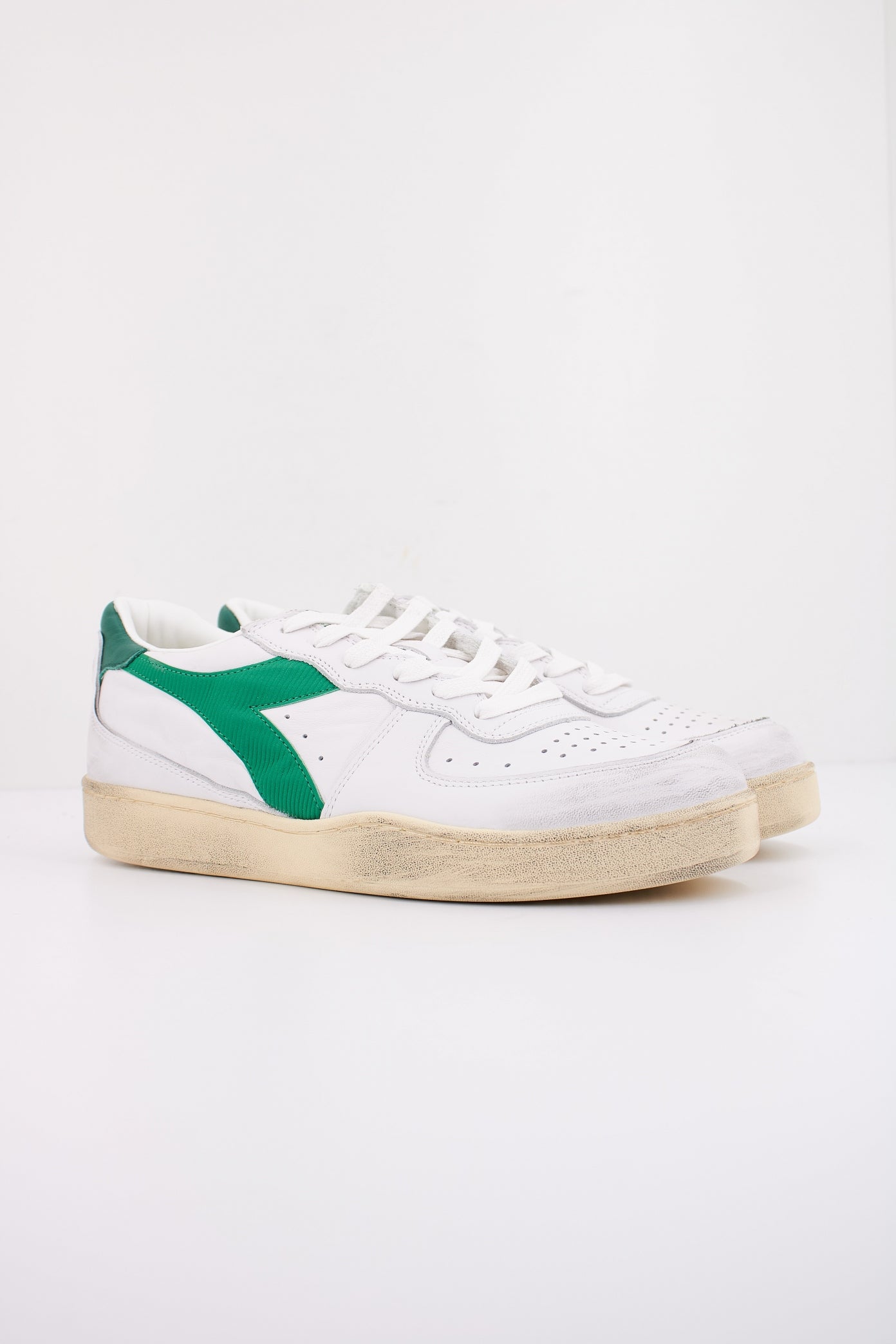 DIADORA HERITAGE BASKET LOW USED en color C  (2)