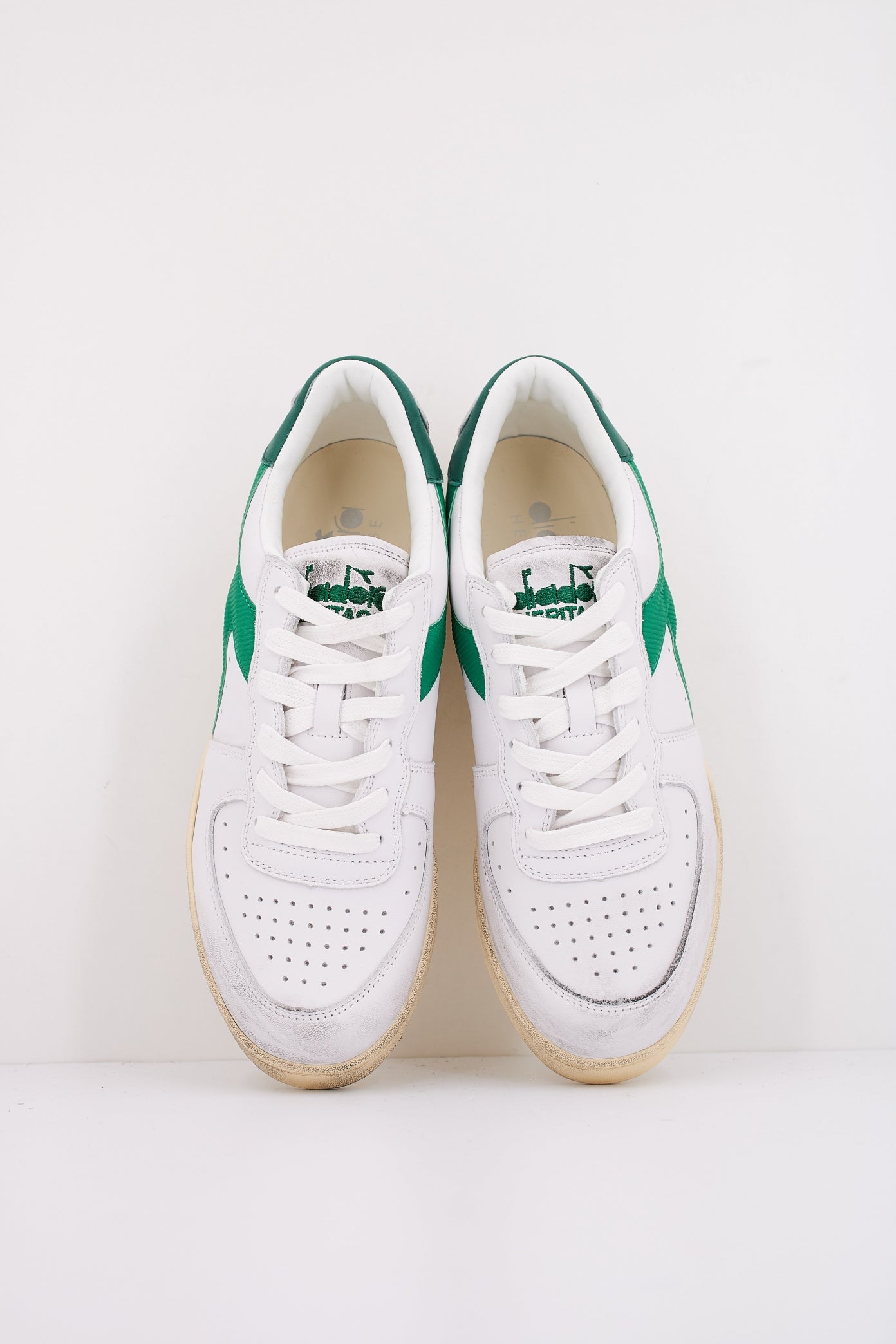 DIADORA HERITAGE BASKET LOW USED en color C  (3)