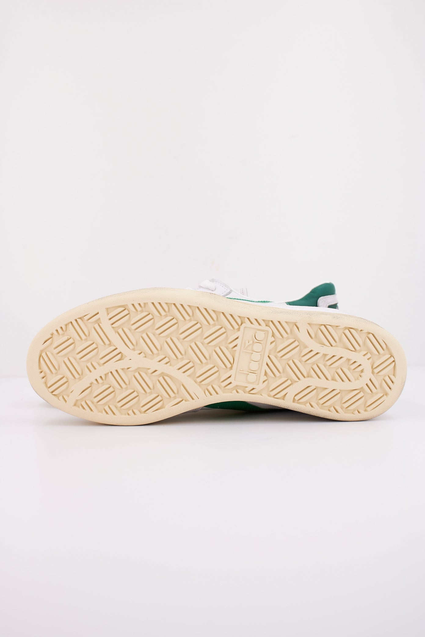 DIADORA HERITAGE BASKET LOW USED en color C  (5)