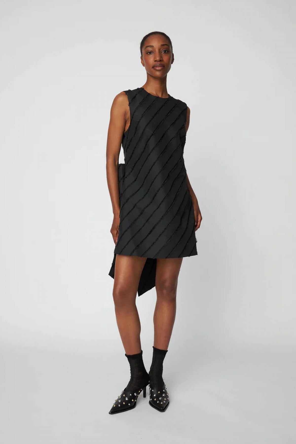 STELLA NOVA MINI DRESS WITH BOW  en color   (1)