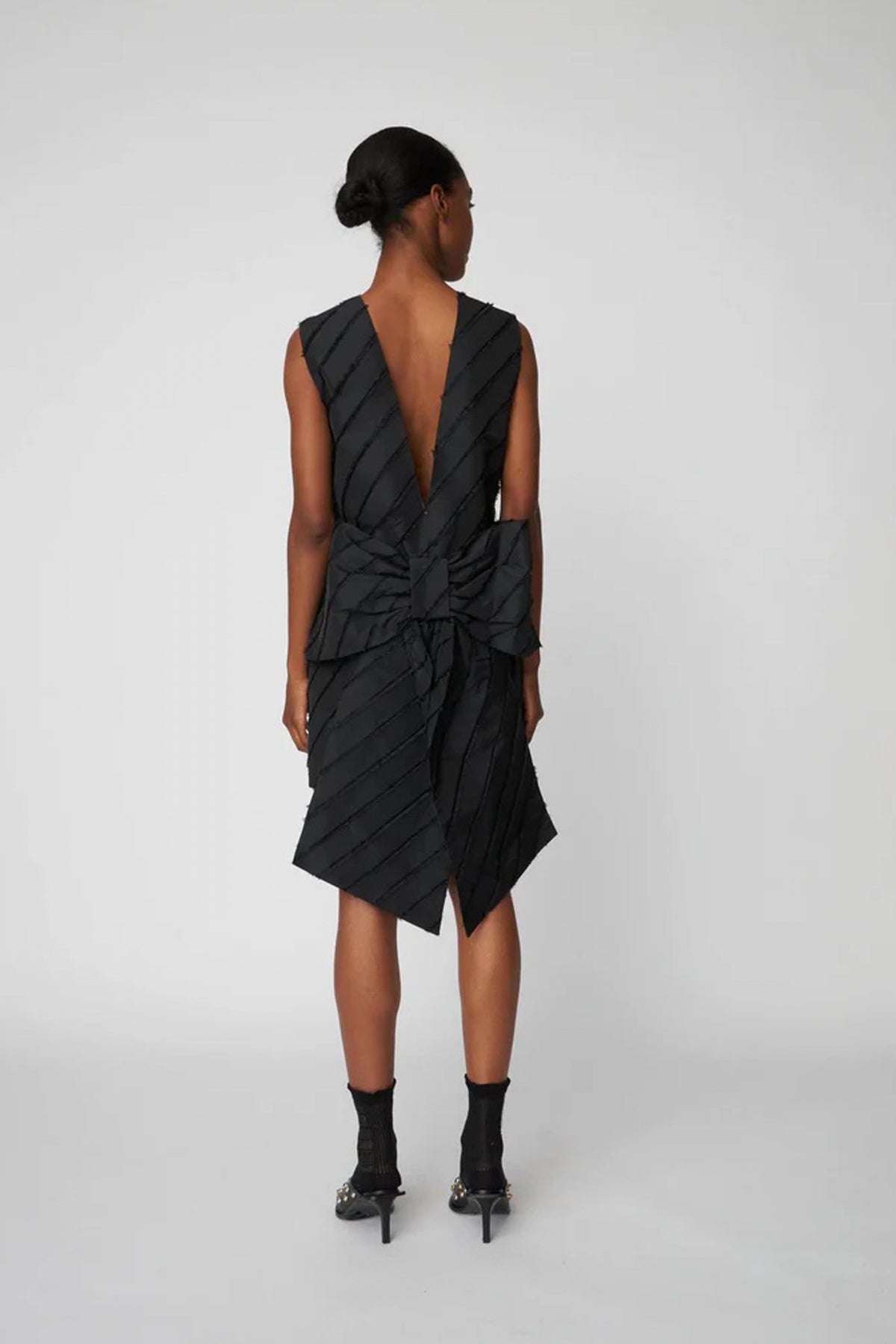 STELLA NOVA MINI DRESS WITH BOW  en color   (3)