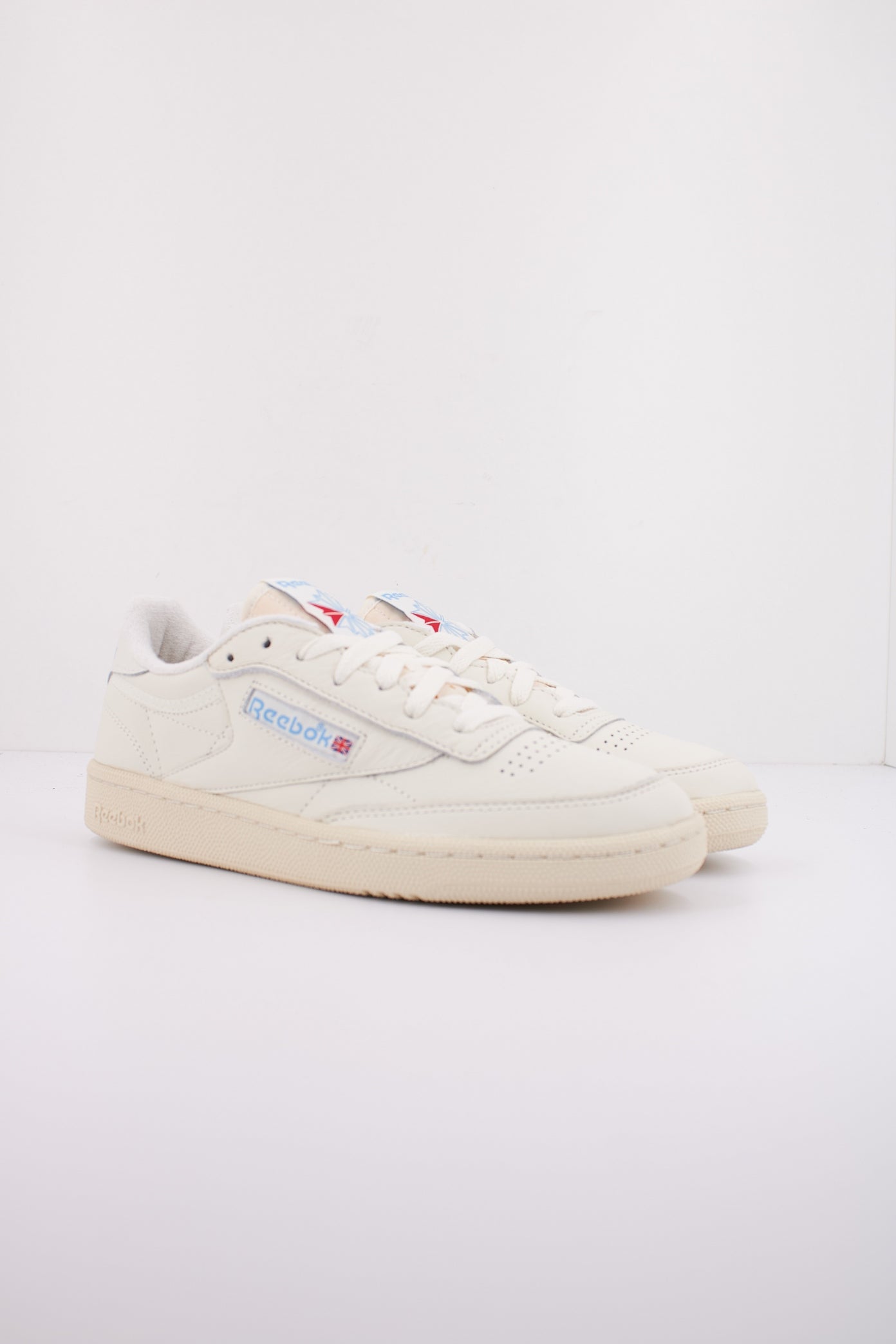 REEBOK CLUB C  VINTAGE en color CHALK  (2)