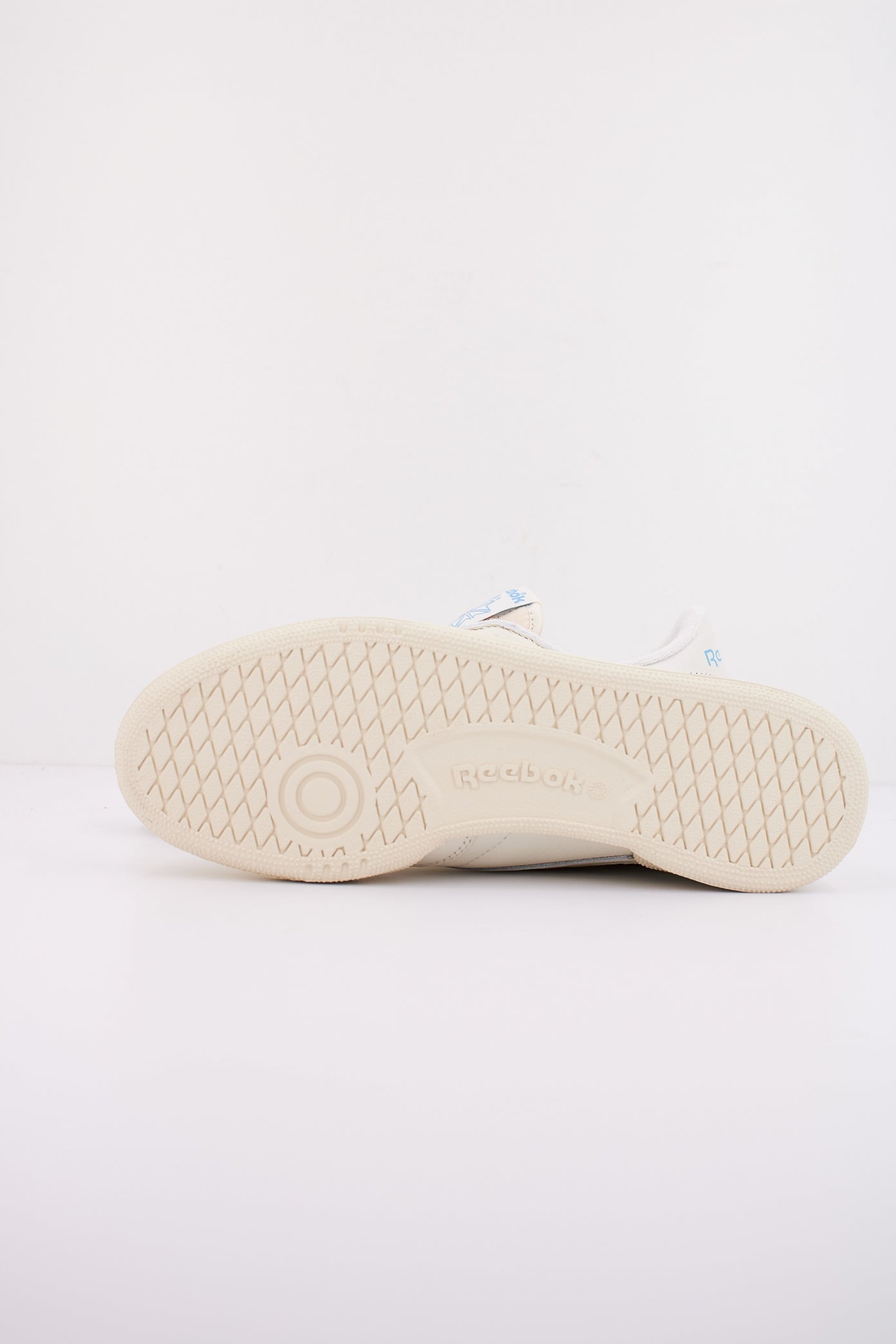 REEBOK CLUB C  VINTAGE en color CHALK  (5)
