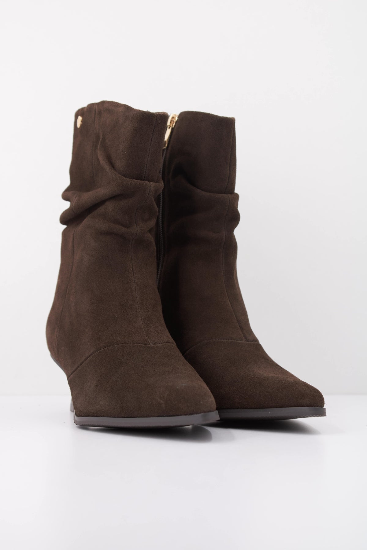 TOP BOTA CORTA ARRUGADA en color MOKA  (2)