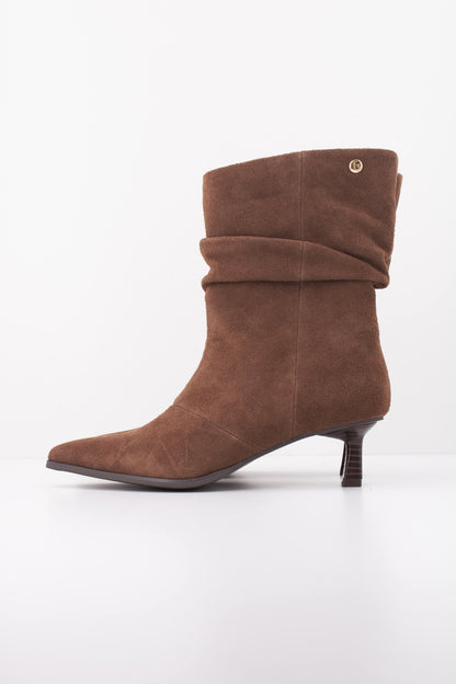 TOP BOTA CORTA ARRUGADA en color TAUPE  (1)