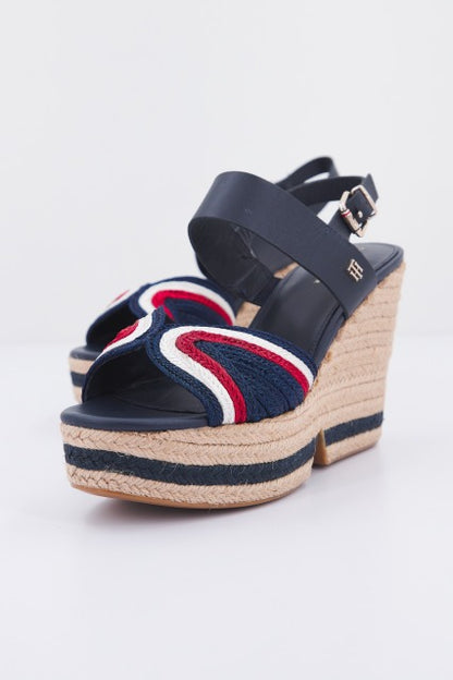 TOMMY HILFIGER ARTISANAL HIGH WEDGE en color GYRWB  (1)