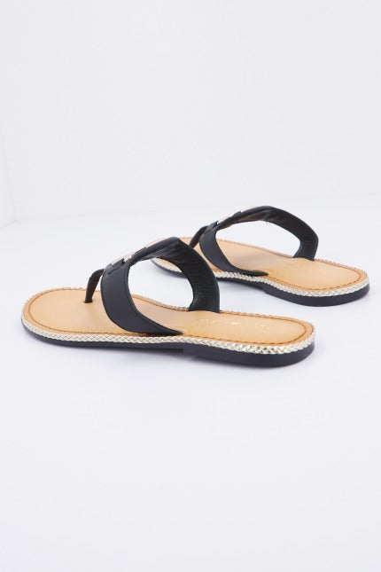TOMMY HILFIGER ESSENTIAL LEATHER FL en color BDSBLACK  (3)