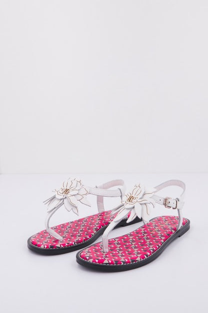 TOMMY HILFIGER TH GEO PRINT FLAT SA en color YBLECRU  (2)