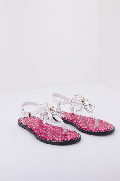 TOMMY HILFIGER TH GEO PRINT FLAT SA en color YBLECRU  (3)