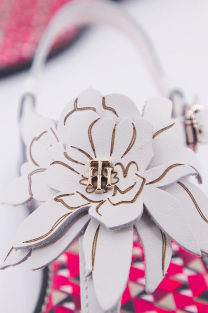 TOMMY HILFIGER TH GEO PRINT FLAT SA en color YBLECRU  (4)