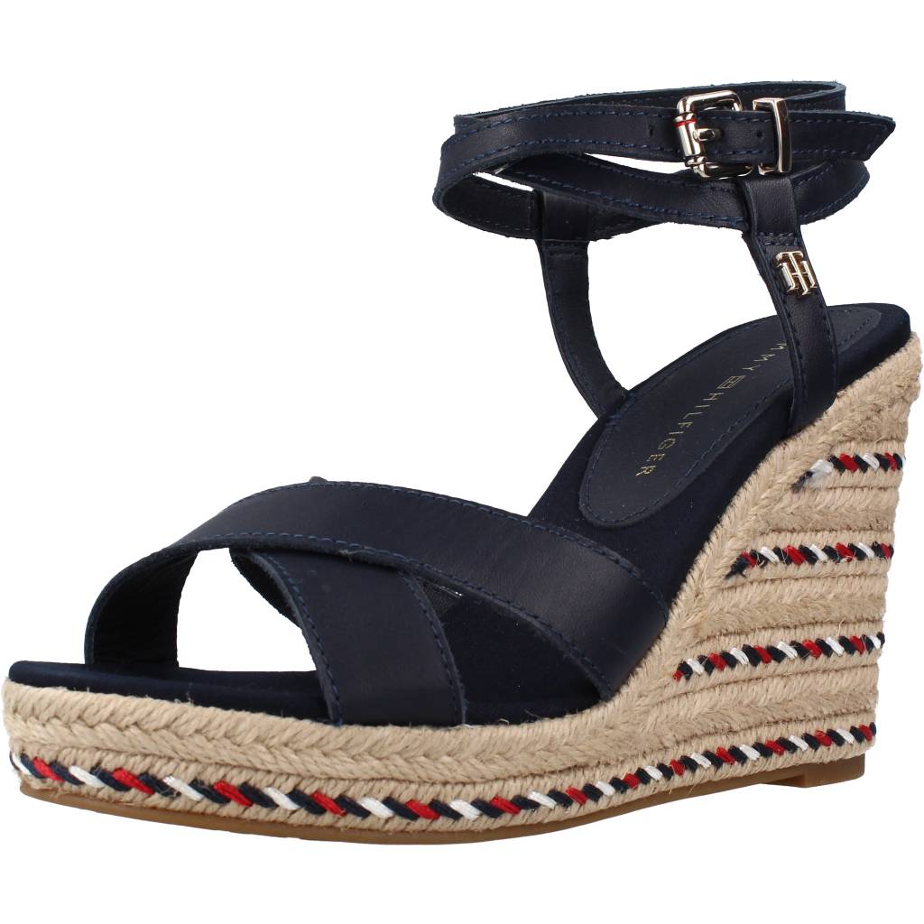 TOMMY HILFIGER FEMININE HIGH WEDGE  en color DWDESERT  (1)