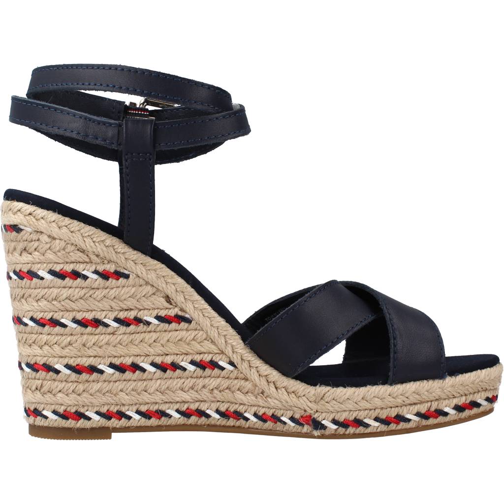 TOMMY HILFIGER FEMININE HIGH WEDGE  en color DWDESERT  (4)