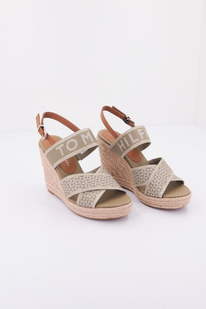 TOMMY HILFIGER WEBBING HIGH WEDGE en color GXRWOODRI  (1)