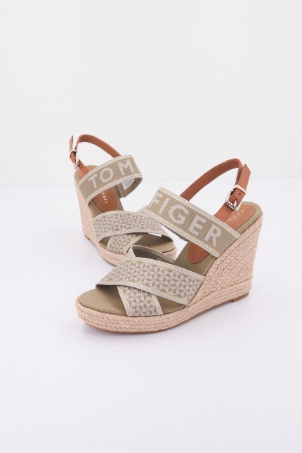 TOMMY HILFIGER WEBBING HIGH WEDGE en color GXRWOODRI  (2)