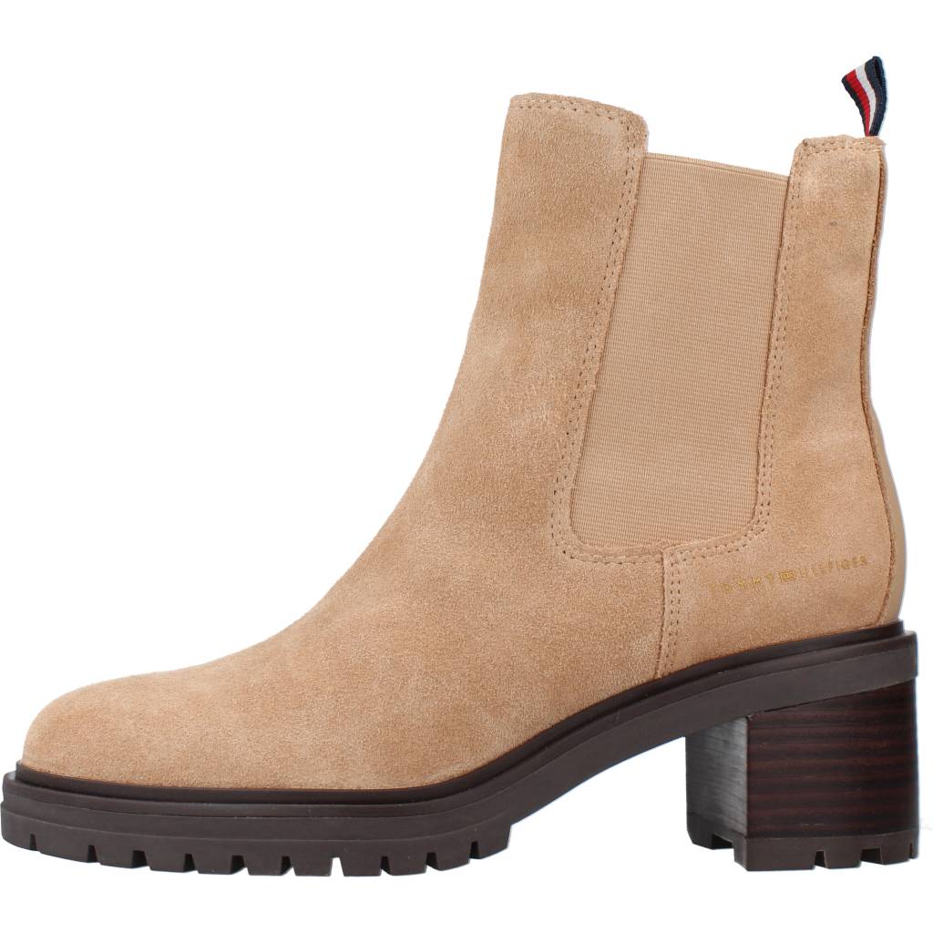 TOMMY HILFIGER  CHELSEA MID HEEL en color ABKHKDRM  (2)