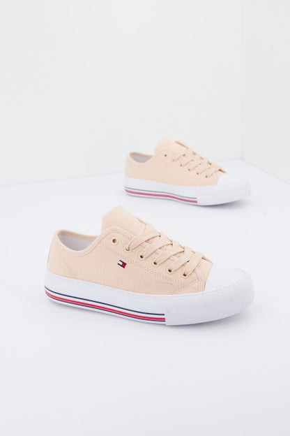 TOMMY HILFIGER LACE UP en color NUDE  (1)