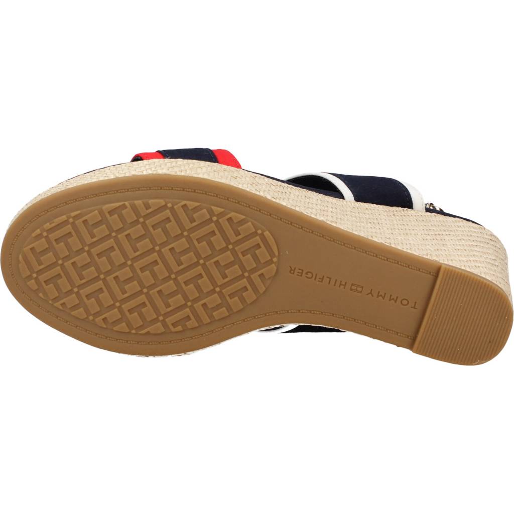 TOMMY HILFIGER RWB FEMININE WEDGE en color GY  (6)