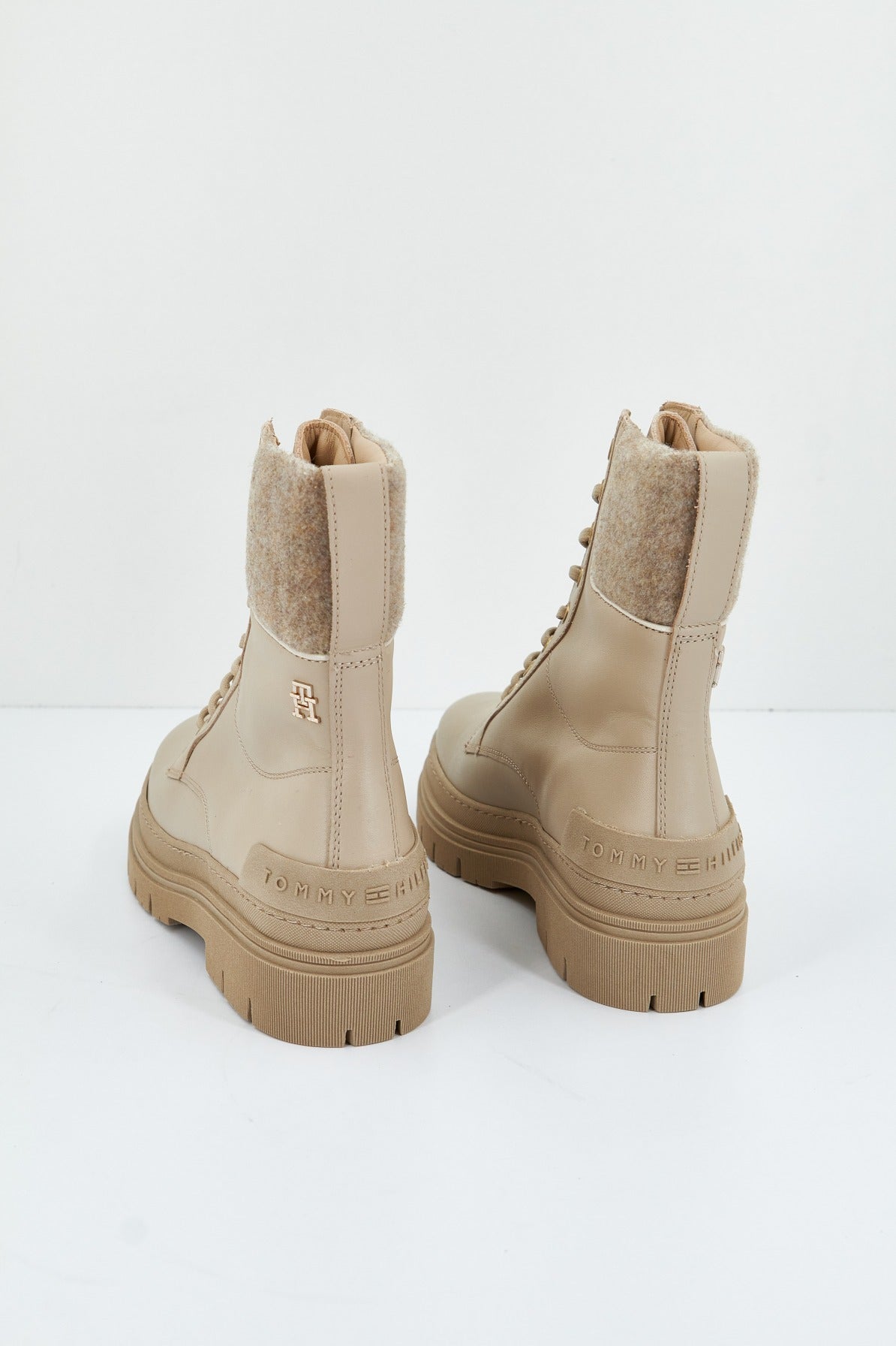 TOMMY HILFIGER FEMININE FELT LACE U en color ABO  (3)