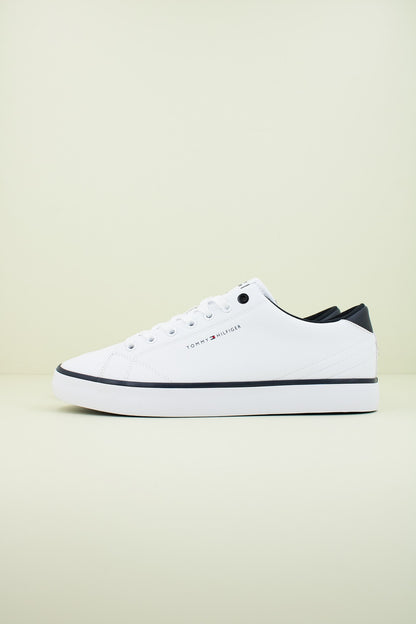 TOMMY HILFIGER TH HI VULC CORE LOW  en color YBS  (1)