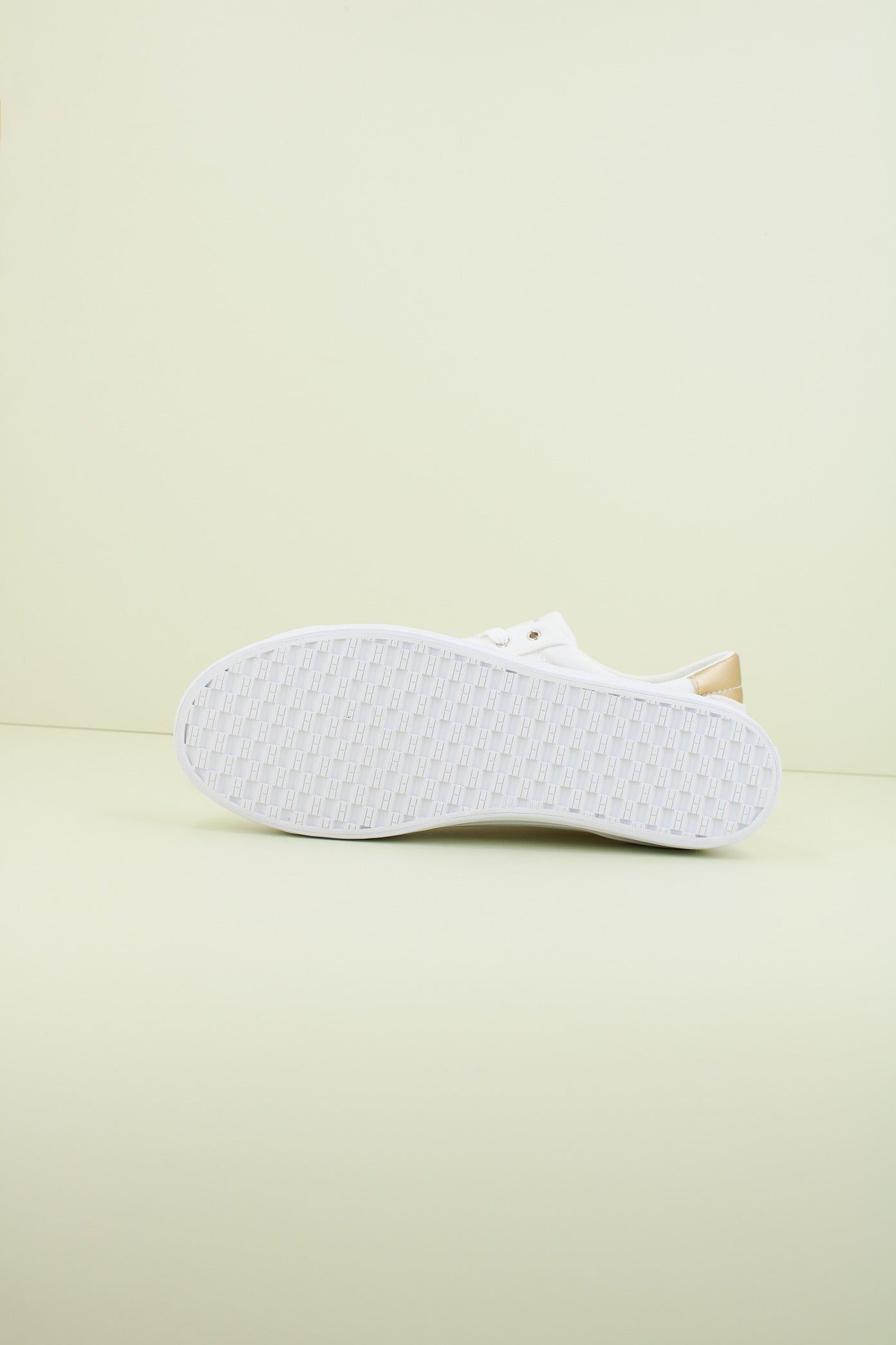 TOMMY HILFIGER ESSENTIAL VULC CANVA en color YBS  (4)