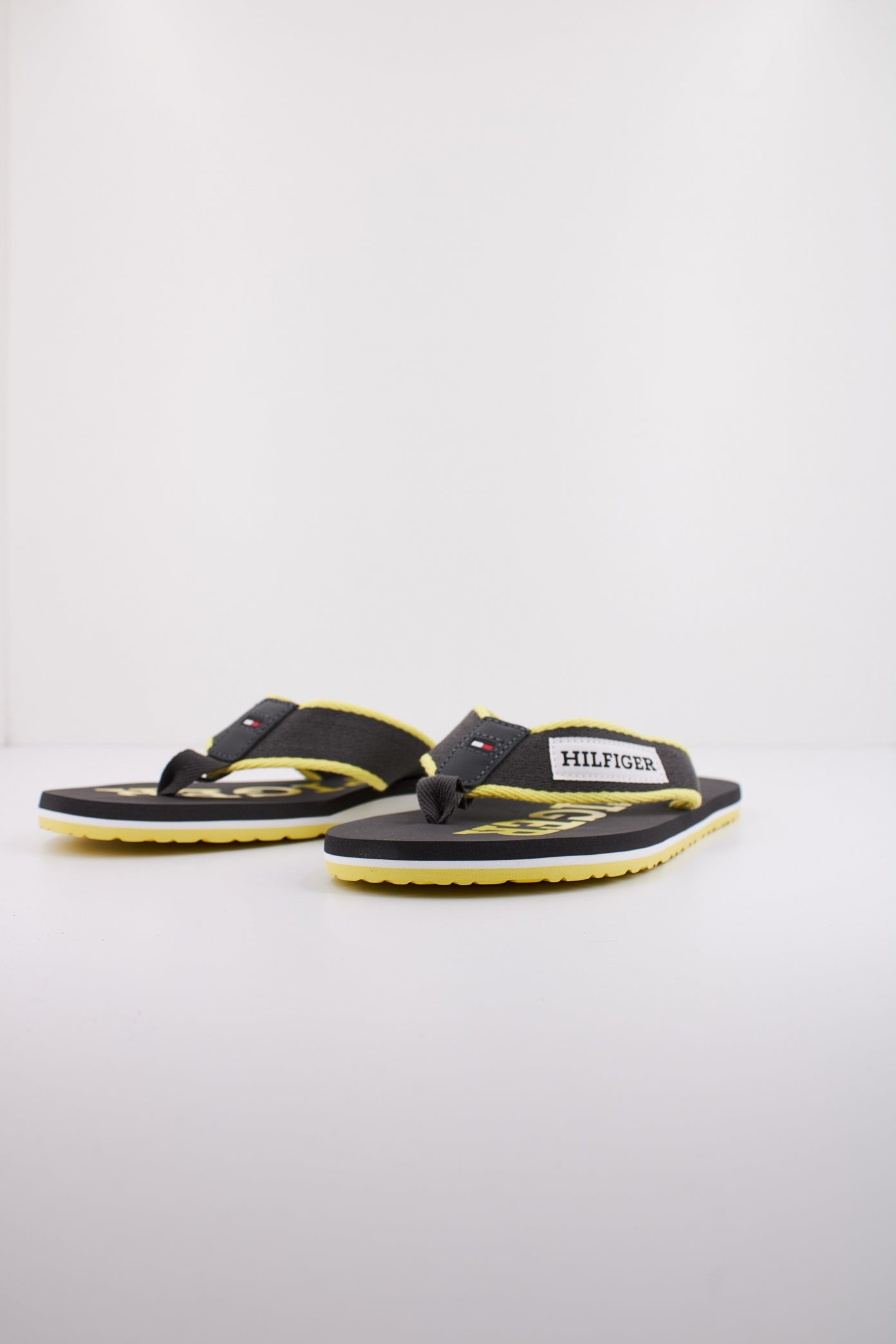 TOMMY HILFIGER  PATCH HILFIGER BEAC en color PTY  (2)