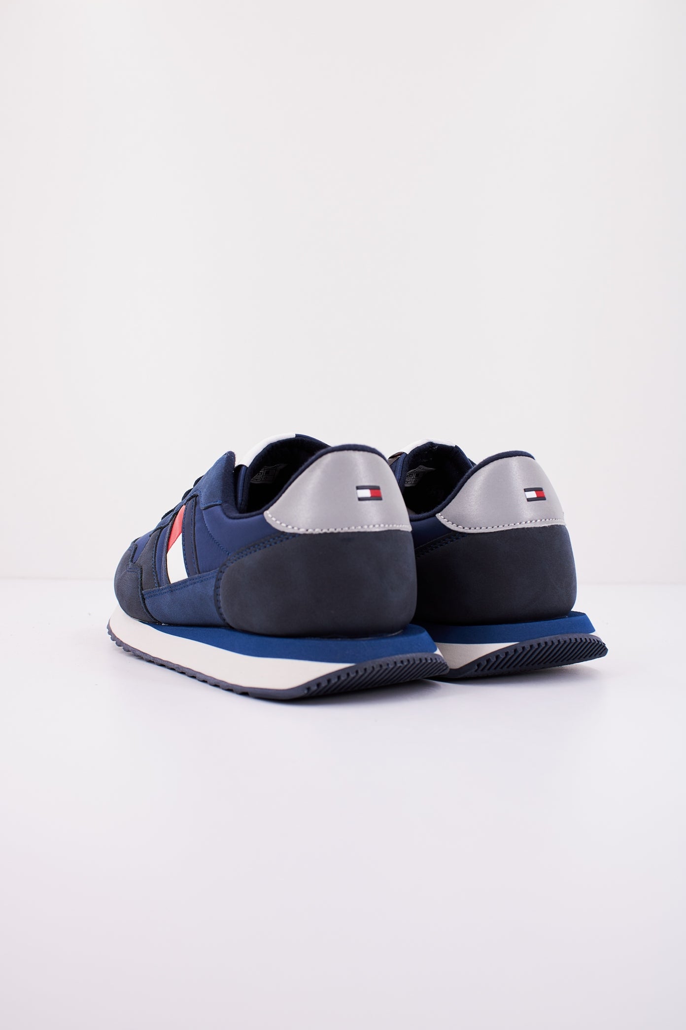 TOMMY HILFIGER SNEAKER FLAG BASSA A en color BLUE  (3)