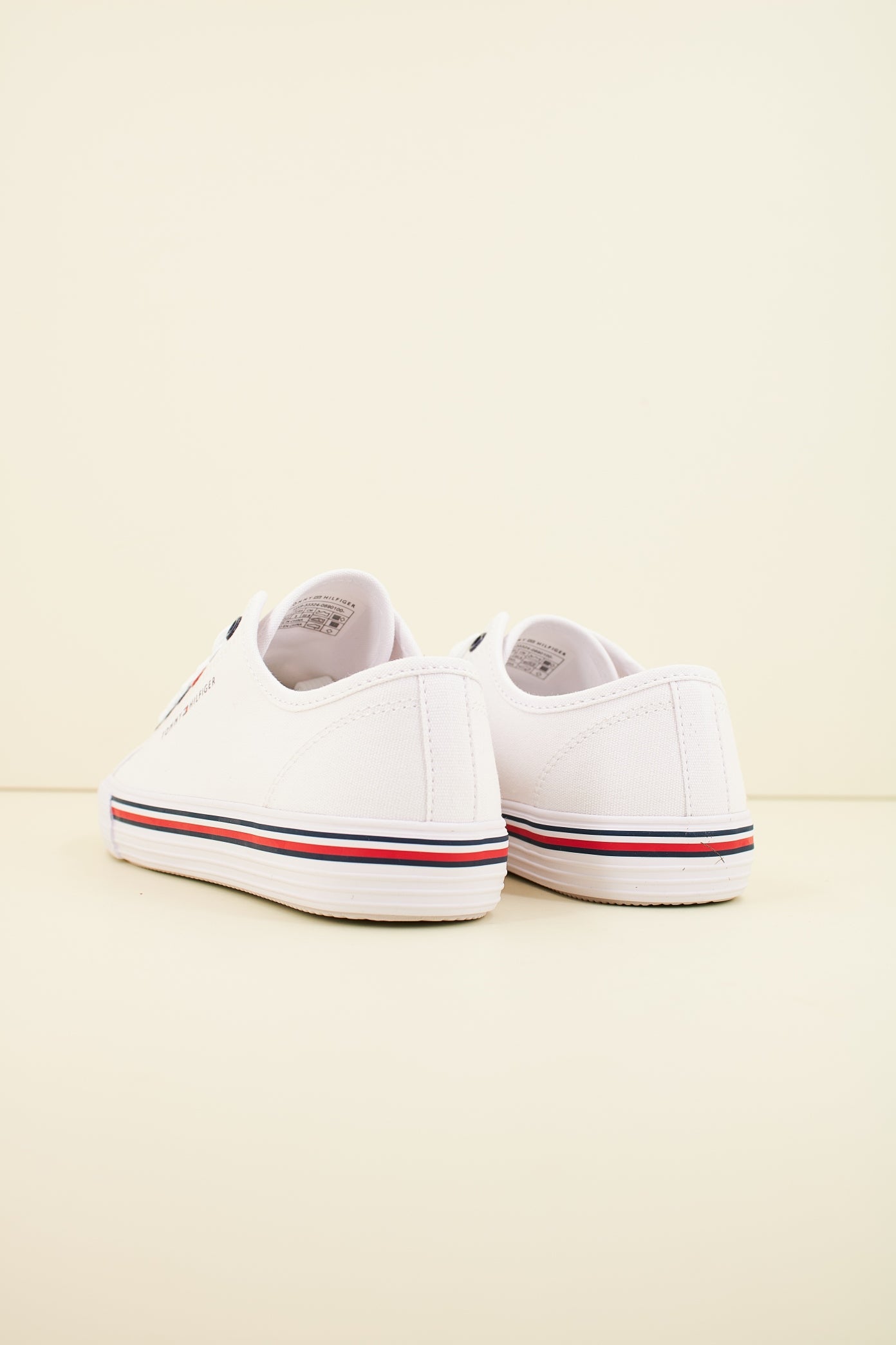 TOMMY HILFIGER SNEAKER BASSA ALLACC en color WHITE  (3)