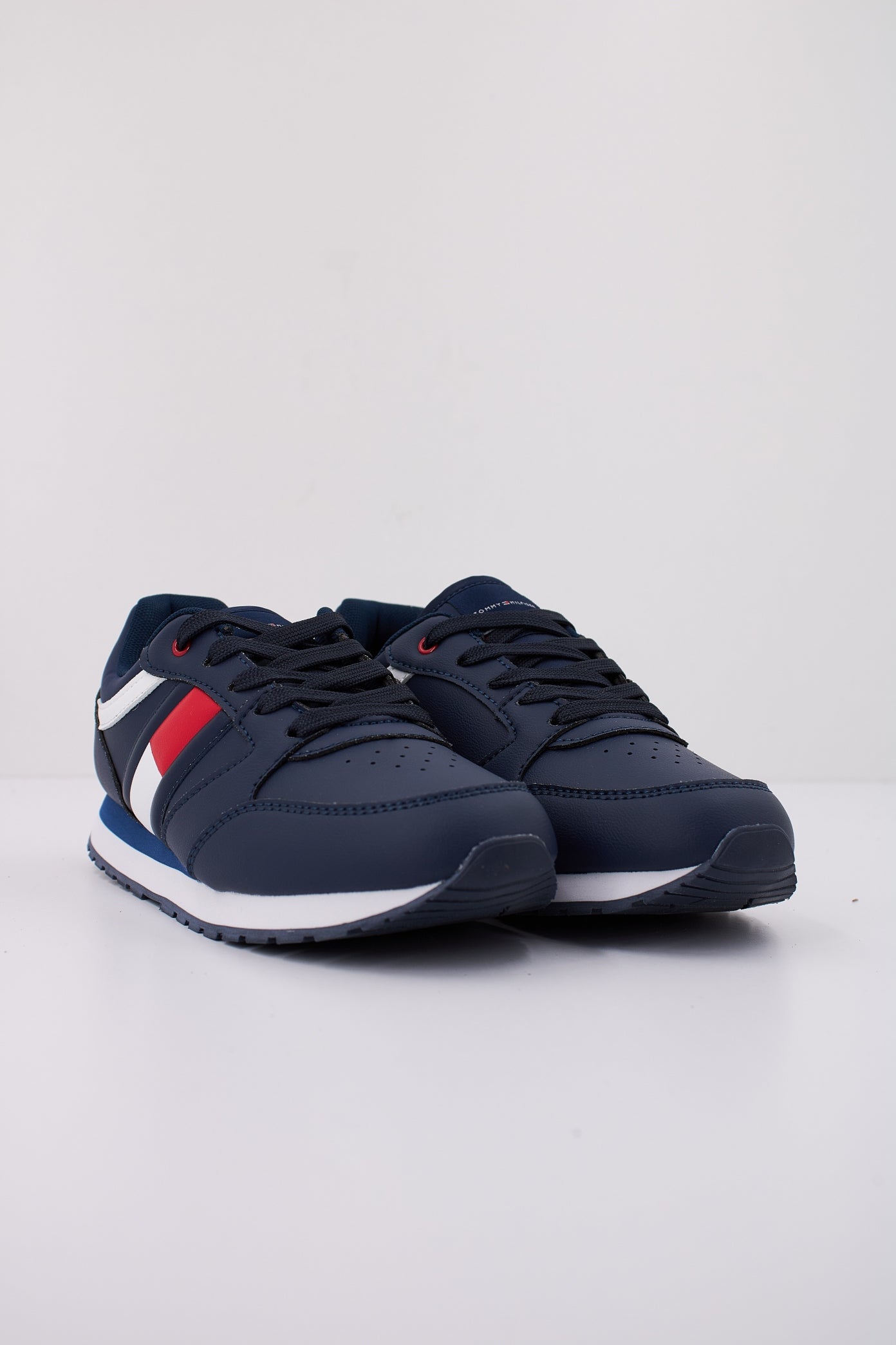TOMMY HILFIGER LOW CUT LACE-UP  en color BLUE  (2)