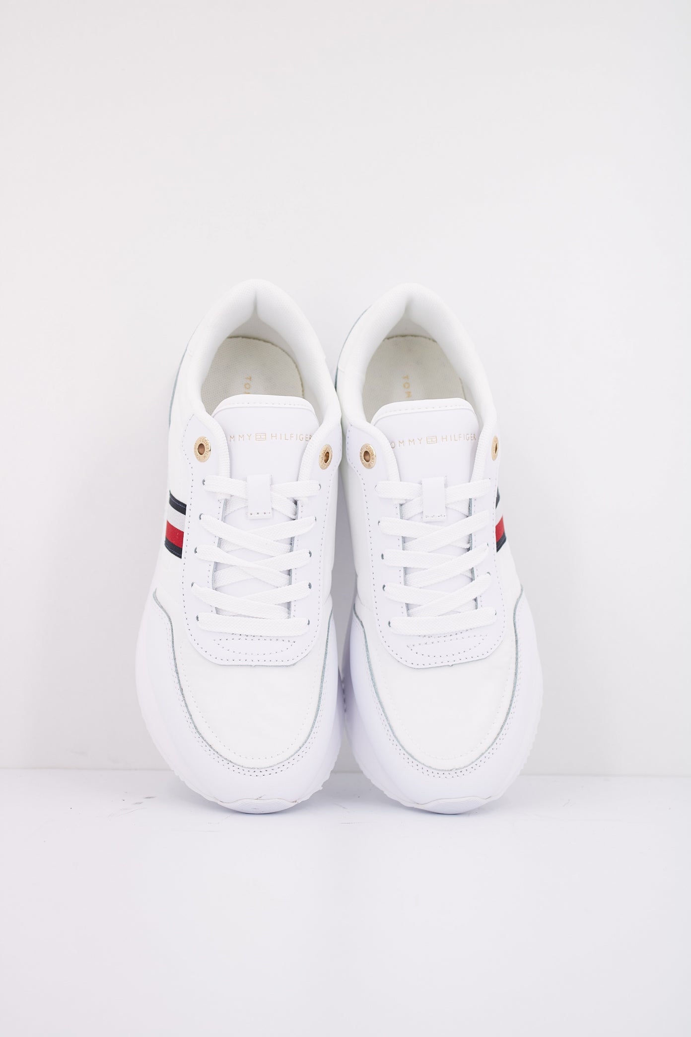 TOMMY HILFIGER ESSENTIAL RUNNER GLO en color YBS  (3)