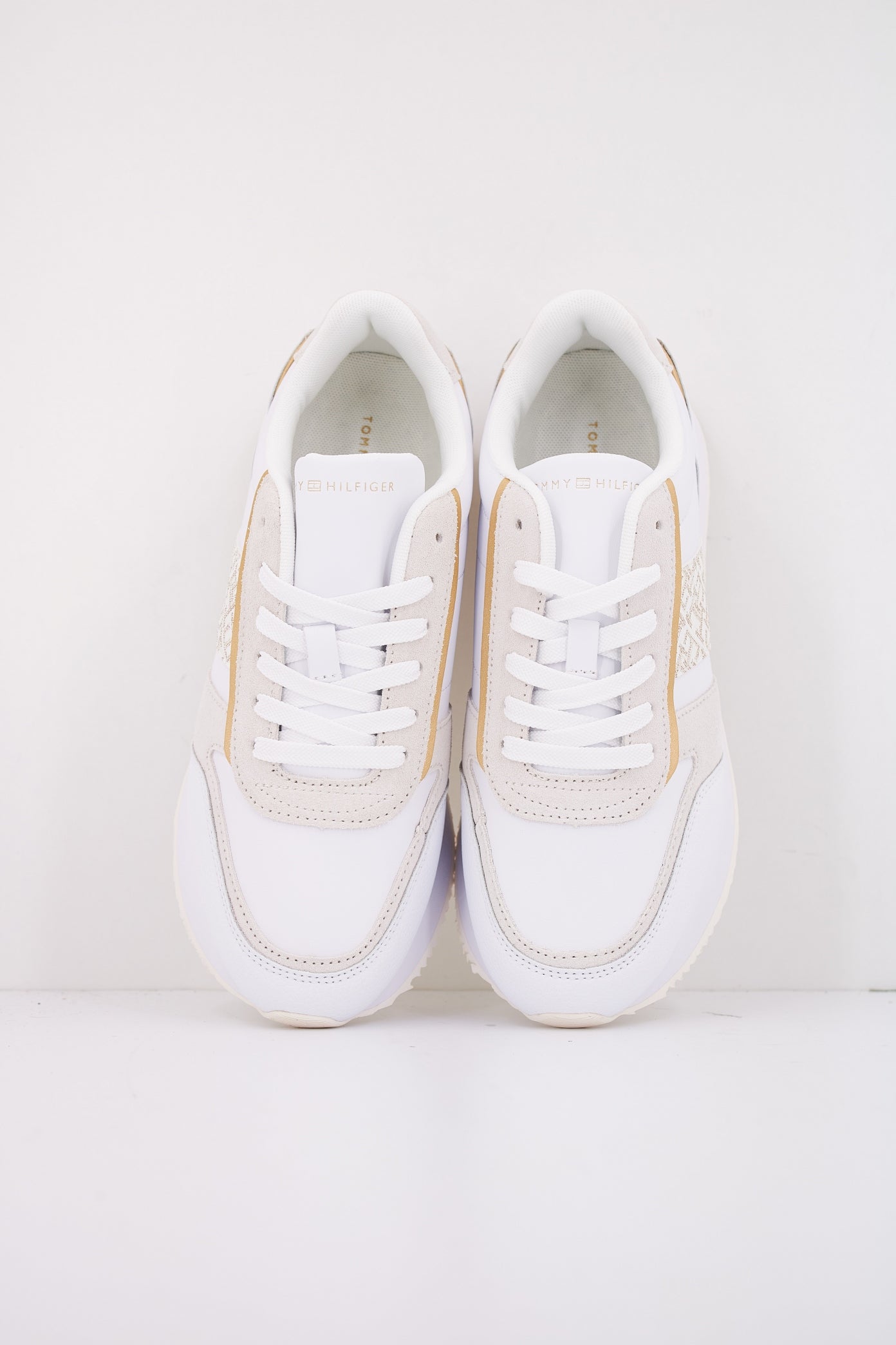 TOMMY HILFIGER  LUX MONOGRAM RUNNER en color K  (3)