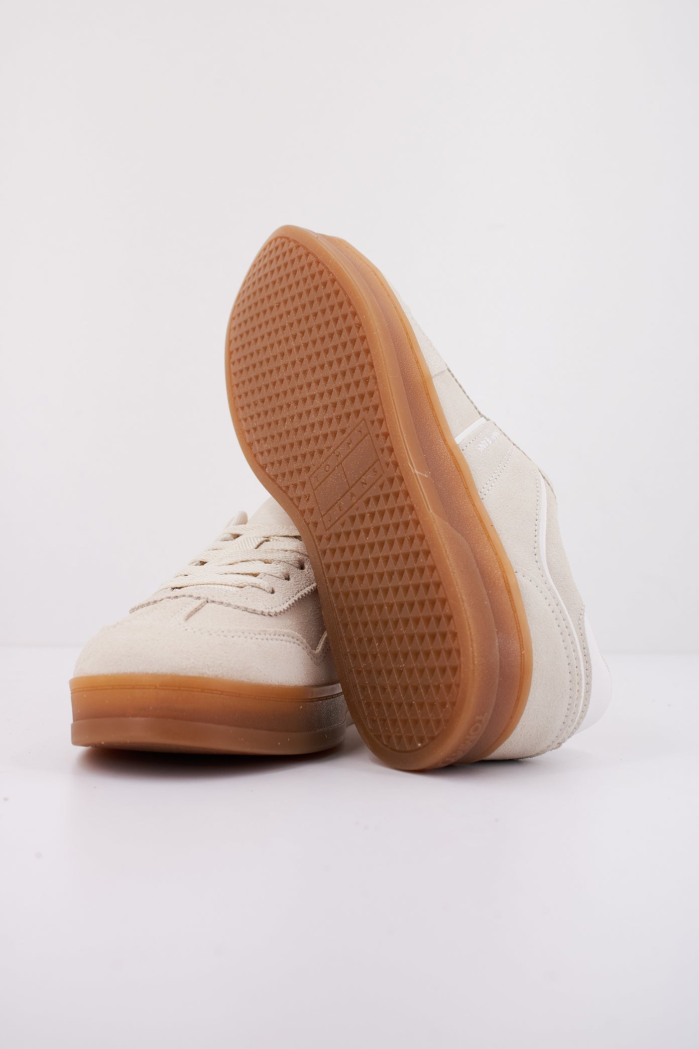 TOMMY HILFIGER  THE GREENWICH SUEDE en color ACG  (5)