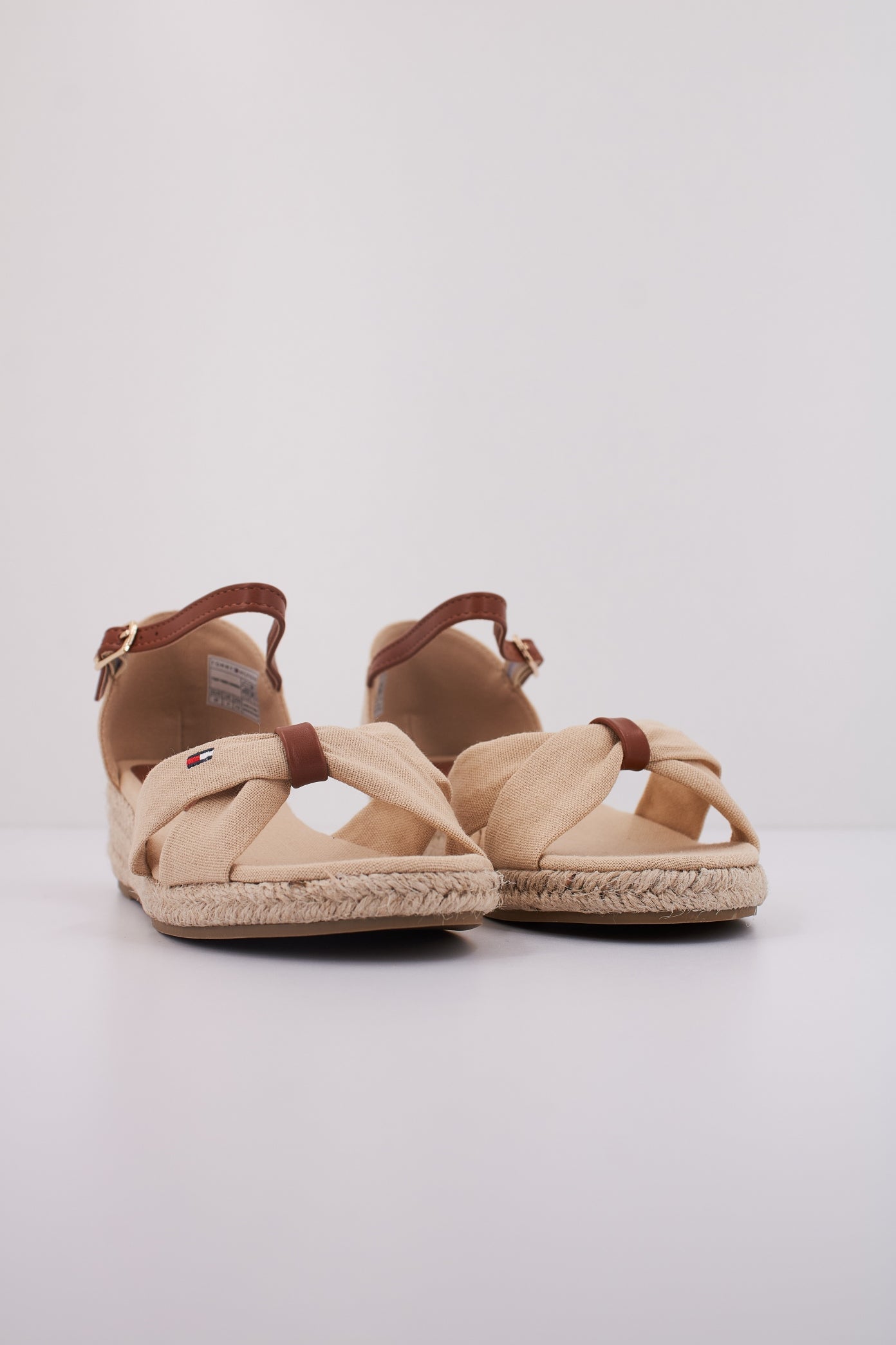 TOMMY HILFIGER TA  en color SAND  (2)
