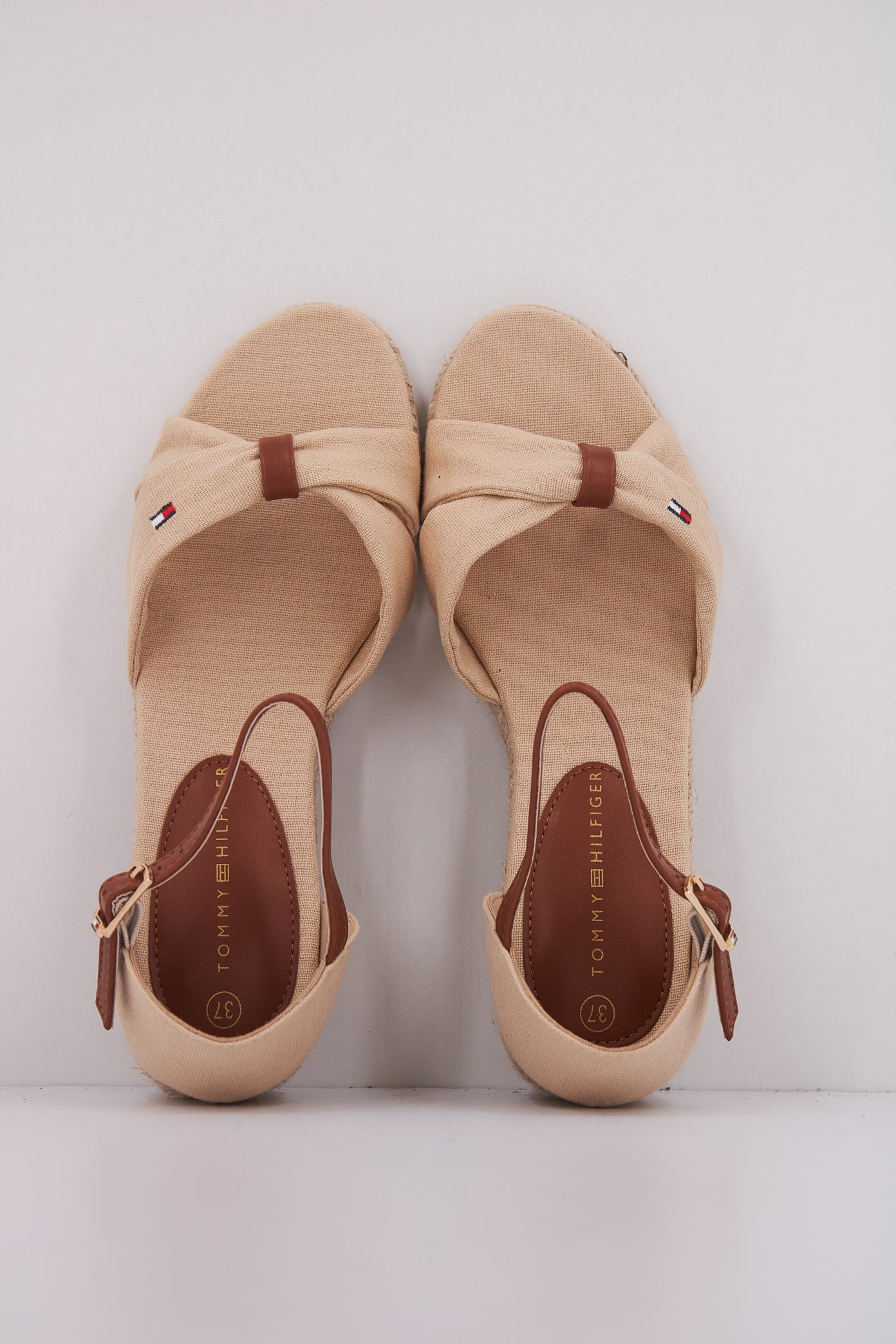 TOMMY HILFIGER TA  en color SAND  (3)