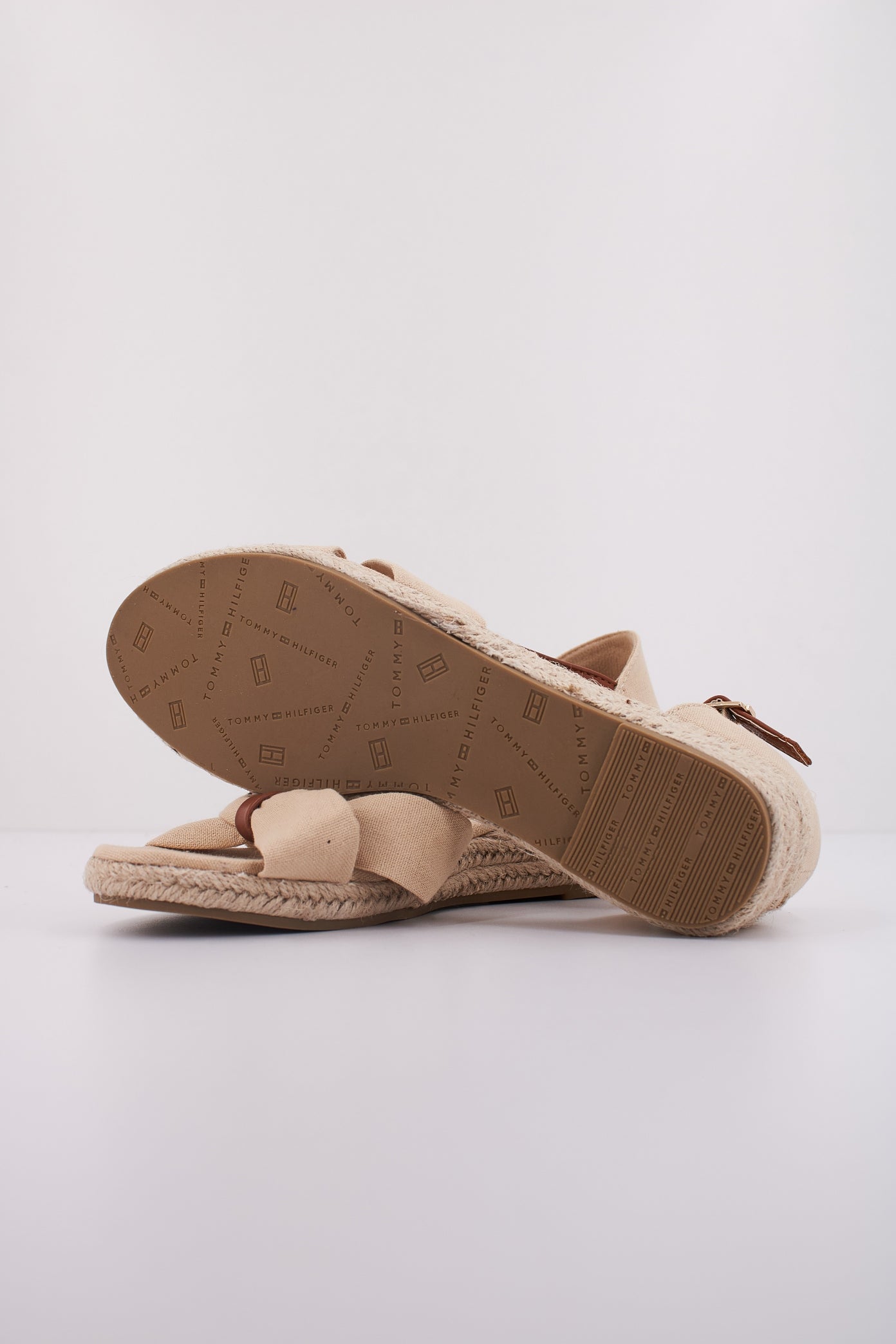 TOMMY HILFIGER TA  en color SAND  (5)
