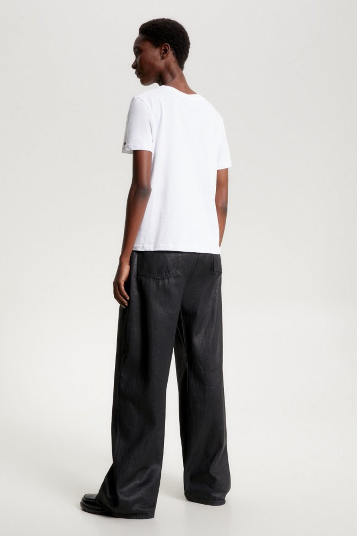TOMMY HILFIGER REG CORP LOGO C-NK S en color YCF  (3)