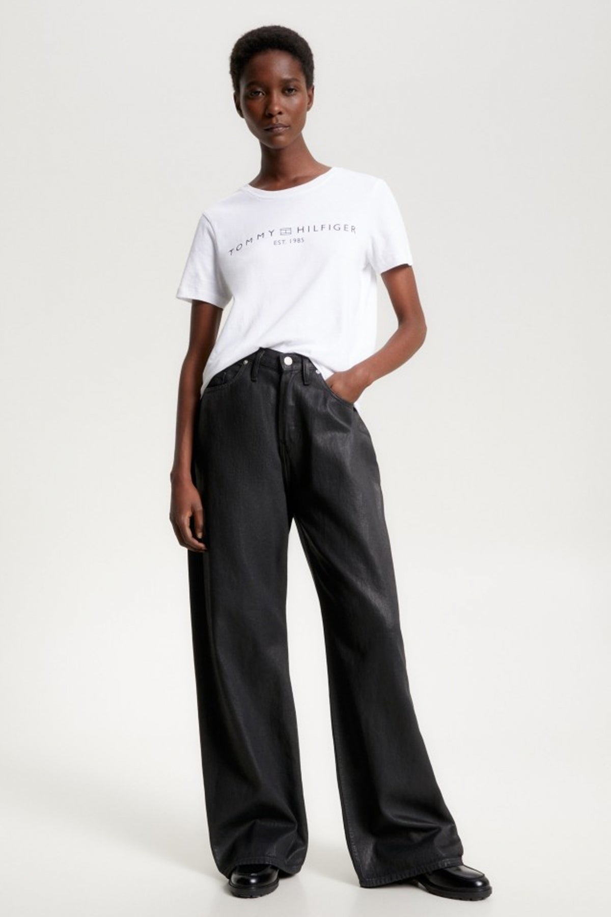 TOMMY HILFIGER REG CORP LOGO C-NK S en color YCF  (4)