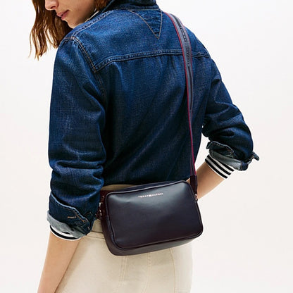 TOMMY HILFIGER TH LOGOTAPE CAMERA B en color DW  (4)