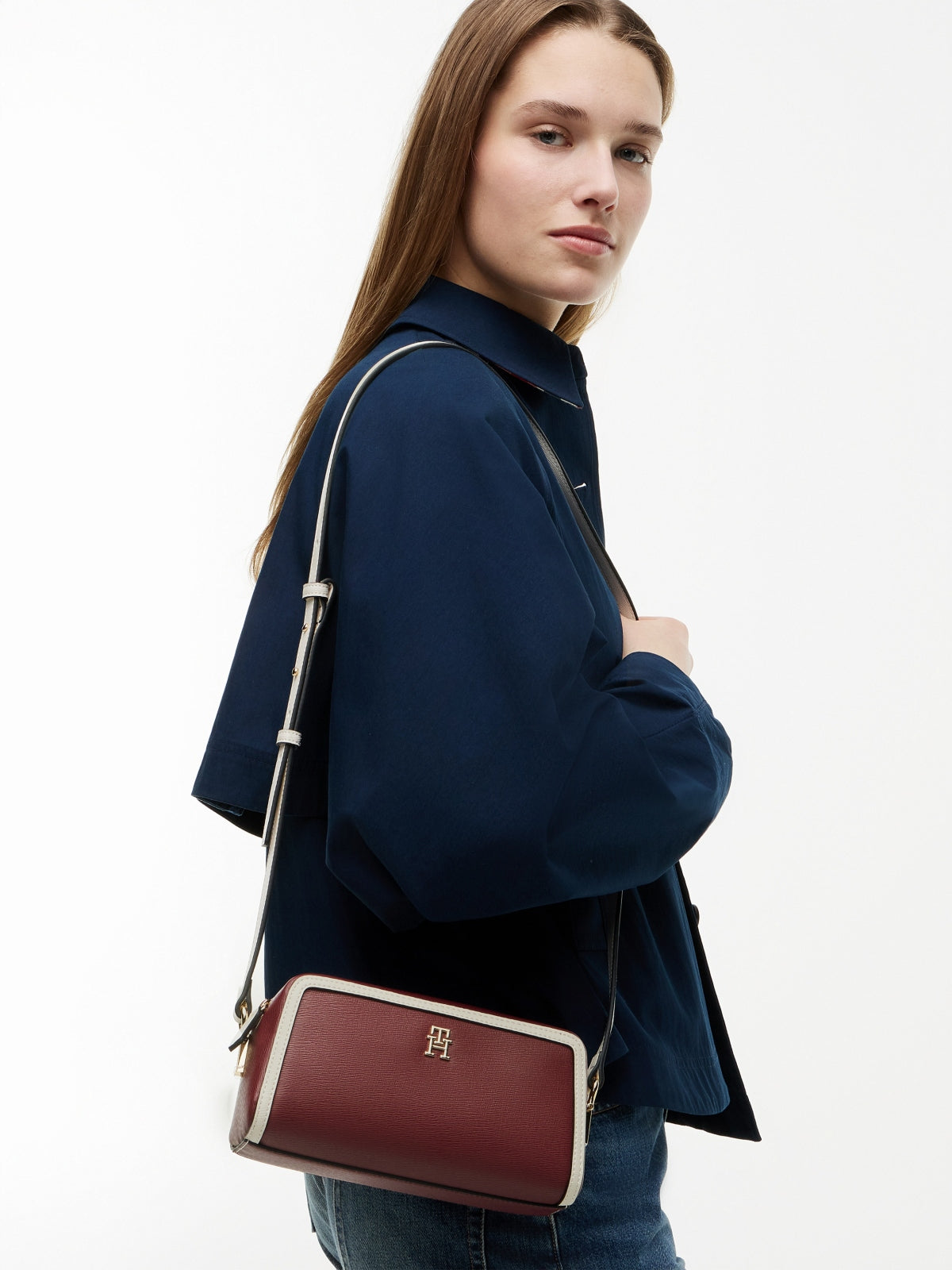 TOMMY HILFIGER AWAW TH GRACE en color GNE  (1)
