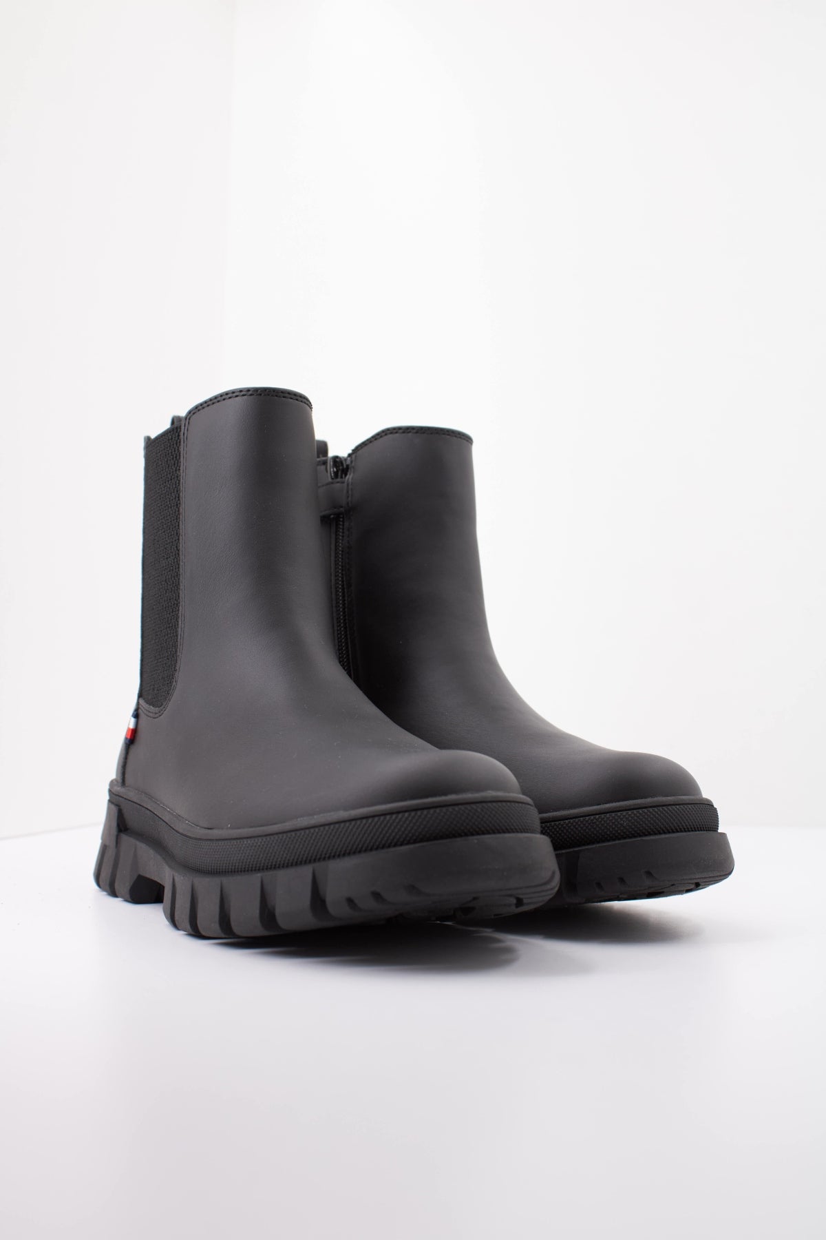 TOMMY HILFIGER CHELSEA BOOT en color BLACK  (2)