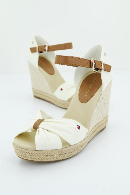 TOMMY HILFIGER BASIC OPEN TOE HIGH en color YBIIVORY  (1)