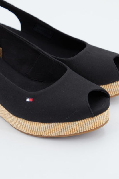 TOMMY HILFIGER ICONIC ELBA SLING BA en color BDSBLACK  (4)