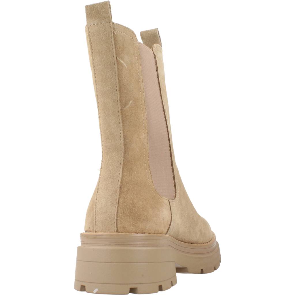 CHIKA SONICC  en color ARENA  (3)