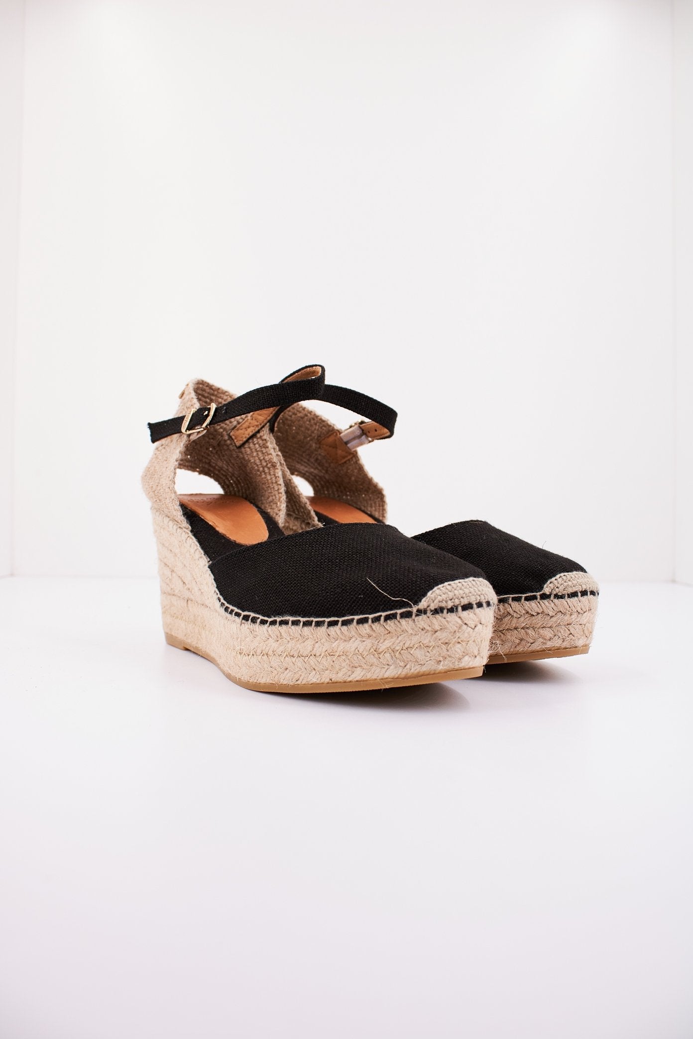 TONI PONS LAIA NT en color NEGRE  (2)