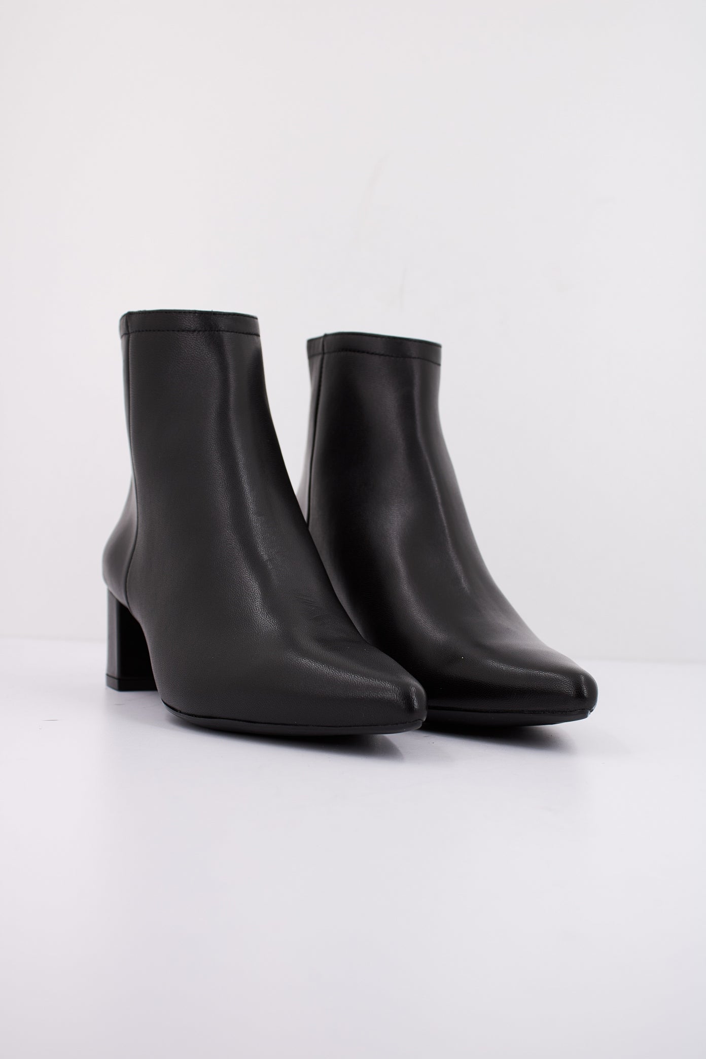 UNISA JOVITA en color BLACK  (2)