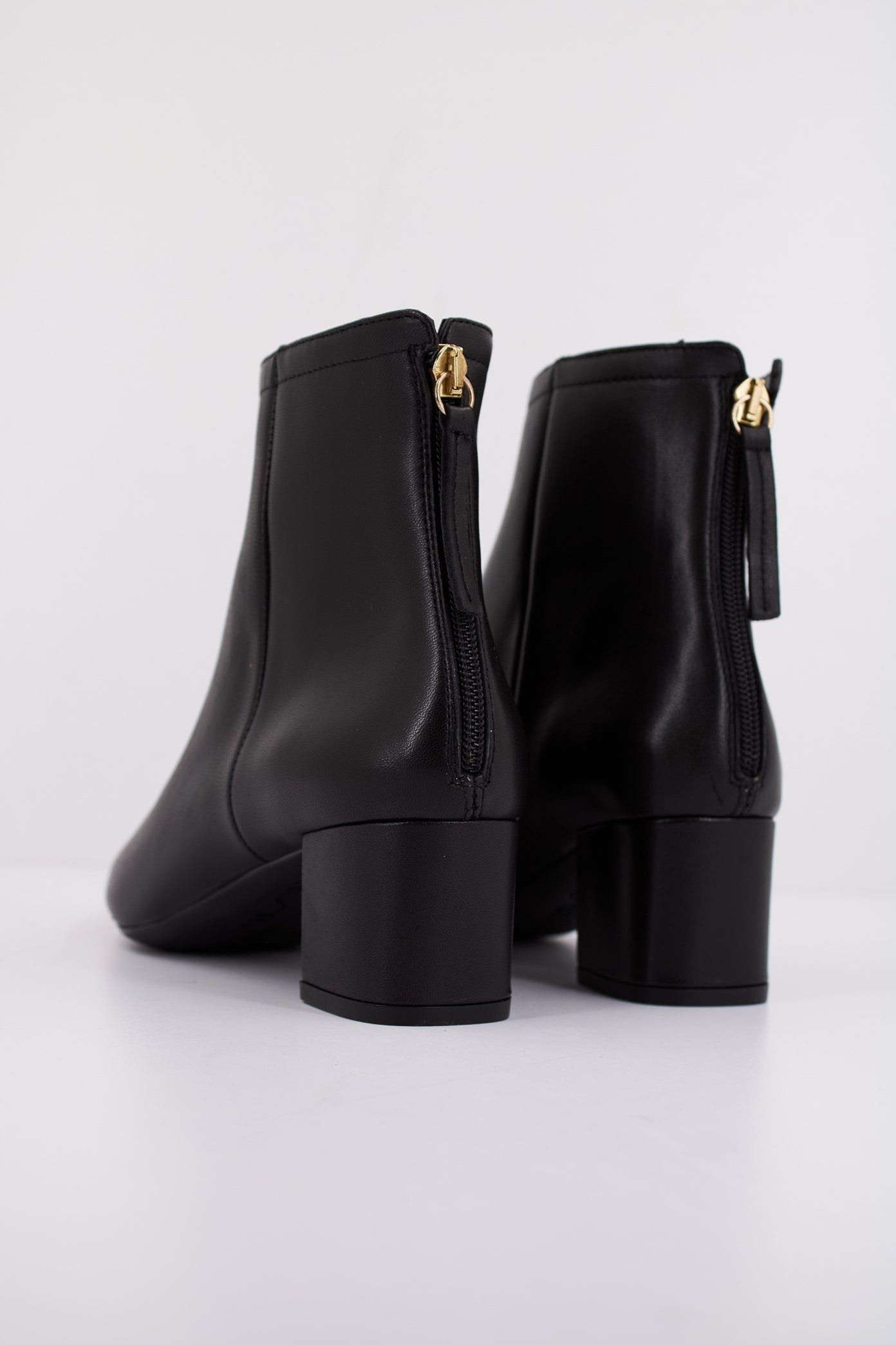 UNISA JOVITA en color BLACK  (4)