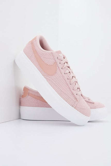NIKE W BLAZER LOW PLATFOR en color   (1)