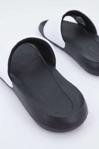 NIKE VICTORI ONE MEN'S en color   (3)